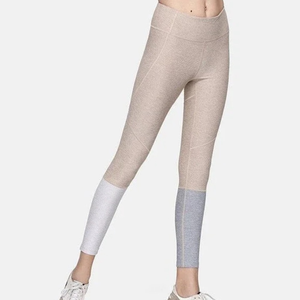 Outdoor Voices 7/8 length Warmup legging in Oatmeal/Dove/Ash